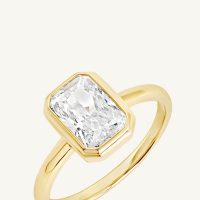 Small Earrings In Gold with Diamond